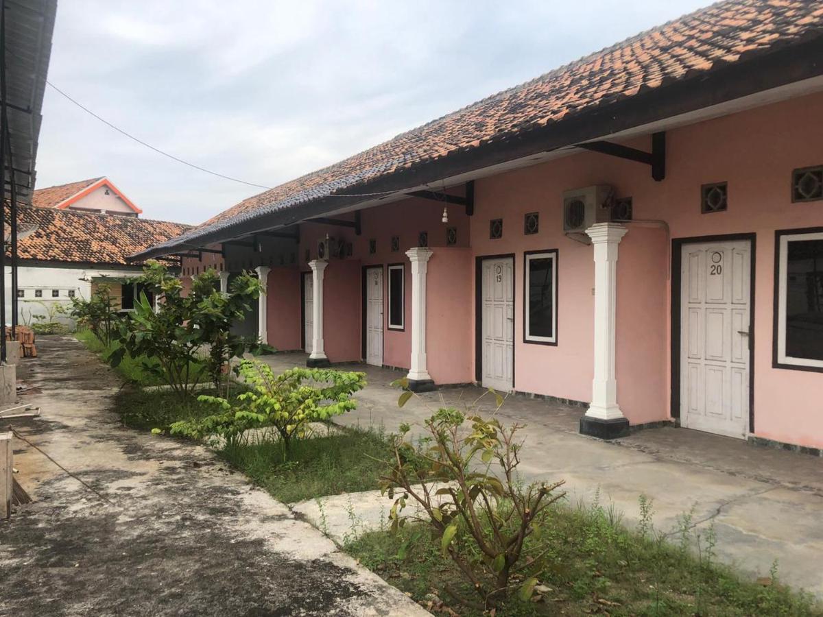 Hotel Arjuna Baturaja  Exterior photo