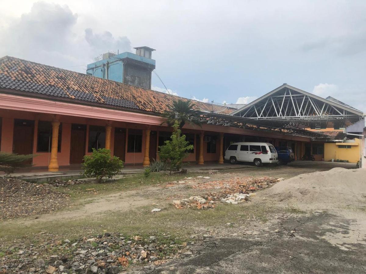 Hotel Arjuna Baturaja  Exterior photo