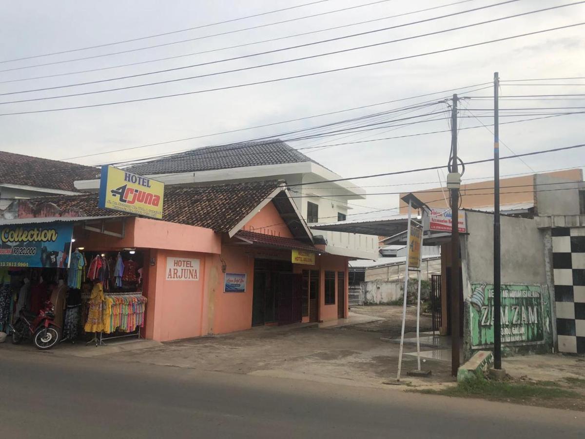 Hotel Arjuna Baturaja  Exterior photo